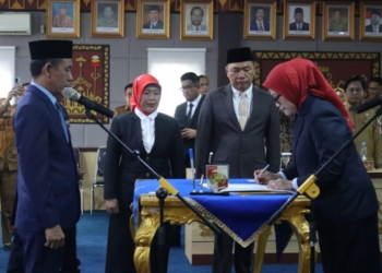 Wabup Lampura, Romli melantik sekda yang baru. Doc. Dinas Kominfo Lampura.