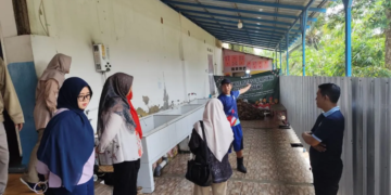 Dinas Kesehatan Kota Bandarlampung bersama jajaran mengecek lokasi satuan pelayanan pemenuhan gizi (SPPG) di Kemiling usai terjadinya ratusan siswa diduga keracunan makanan. Bandarlampung, Sabtu (14/2/2026). ANTARA