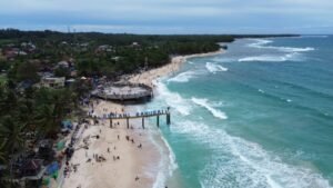Pantai Mutun hingga Teluk Lampung Jadi Idola Libur Imlek