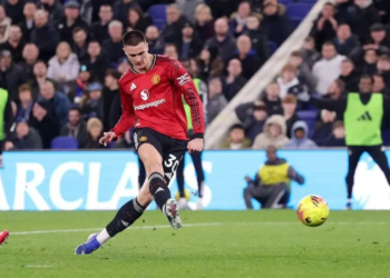 sesko cetak gol ke gawang everton