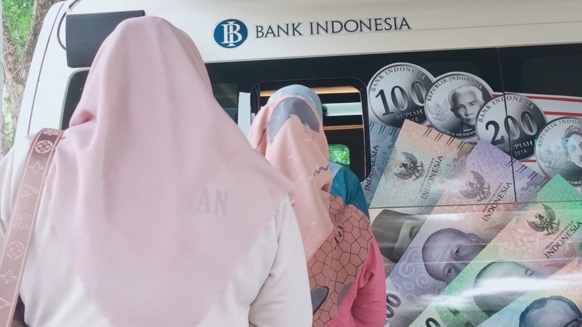 Warga Lampung Ramai Tukar Uang Pecahan Baru di Sejumlah Bank