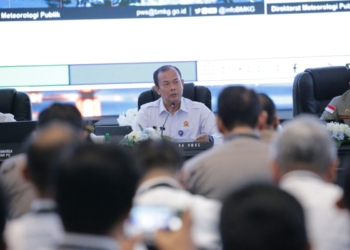 Kepala BMKG, Teuku Faisal Fathani memaparkan proyeksi kondisi cuaca serta langkah mitigasi bencana menjelang Hari Raya Idul Fitri 1447 H/2026 M dalam Rapat Koordinasi Persiapan Idul Fitri di Auditorium Mutiara, Sekolah Tinggi Ilmu Kepolisian, Jakarta Selatan, Senin (2/3/2026). Dok BMKG