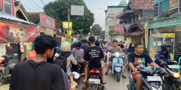 Berburu Takjil, Jalan Bumi Manti Kampung Baru Padat Merayap