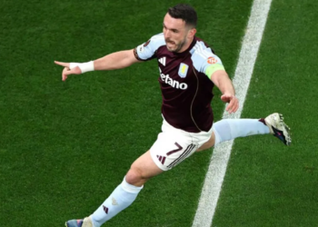 Gelandang Aston Villa, John McGinn