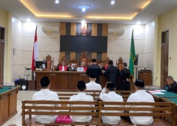 Mantan Bupati Pesawaran Dendi Ramadhona menjalani sidang perdana dalam perkara korupsi SPAM Kabupaten Pesawaran di PN Tipikor Tanjung Karang, Senin, 10 Maret 2026. Foto: Lampost/Asrul Septian Malik
