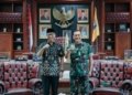 Komandan Korem (Danrem) 043/Garuda Hitam (Gatam), Brigjen TNI Haryantana pamitan kepada Gubernur Lampung, Rahmat Mirzani Djausal di Ruang Kerja Gubernur Lampung, Kantor Gubernur, Bandar Lampung, Kamis, 12 Maret 2026. Dok ADPIM Lampung