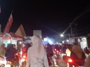 Ribuan Warga Kecamatan Palas Antusias Lantunkan Takbir Keliling