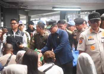 Ketua DPRD Provinsi Lampung Ahmad Giri Akbar bersama Gubernur Lampung, Rahmat Mirzani Djausal saat mendampingi Kapolri Jenderal Polisi Listyo Sigit Prabowo dalam peninjauan pengamanan dan kelancaran arus balik Lebaran 2026 di Pelabuhan Bakauheni, Sabtu, 28 Maret 2026. Dok