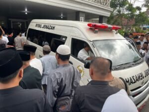 Jenazah Anggota DPR RI Tamanuri Tiba di Rumah Duka