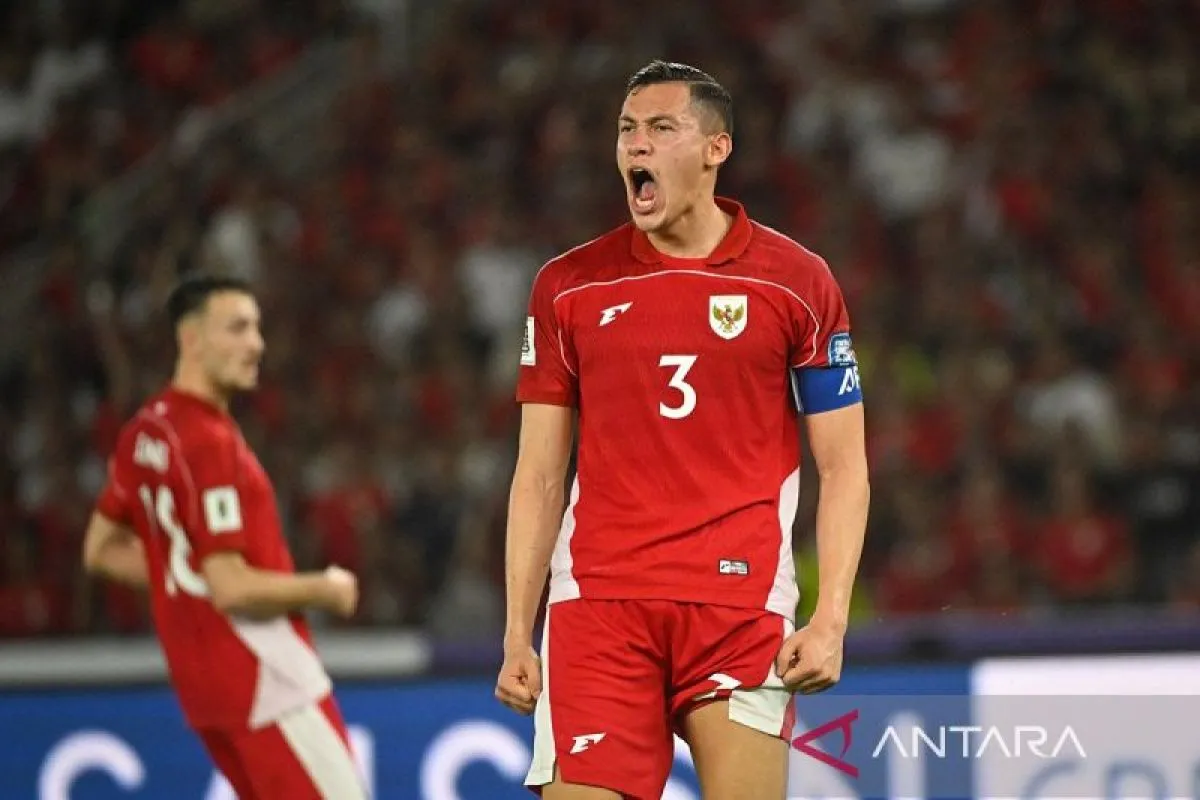 Kapten Timnas Indonesia Jay Idzes (kanan)