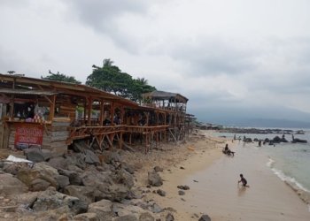 Pantai Baturame Jadi Pilihan Menikmati Laut dengan Nyaman