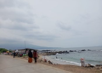 Pantai Baturame Dipilih karena Suasana Tenang dan Nyaman untuk Keluarga