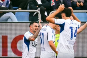 Gol Roket Da Cunha Bawa Como Tembus Lima Besar