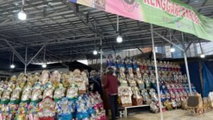 Jelang Lebaran, Jalan Sultan Agung Mulai Dipadati Pelaku Bisnis Parcel