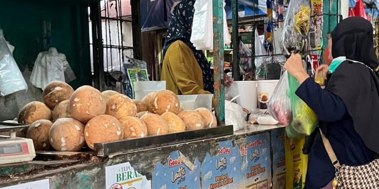 Jelang Lebaran, Permintaan Santan dan Bumbu Siap Pakai Meningkat