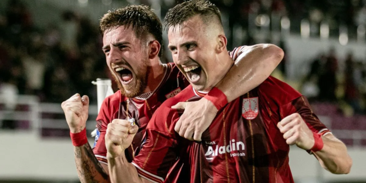 Pemain Persis Solo, Roman Paparyha (kanan)