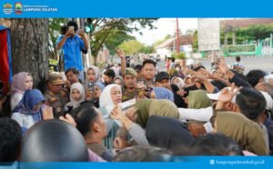 Zita Anjani Pimpin DWP Lampung Selatan Bagikan 200 Takjil ke Jalan