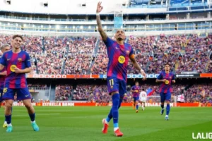 Raphinha Hattrick, Blaugrana Kokoh di Puncak Klasemen