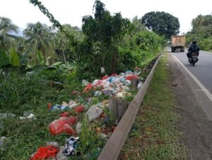 Sampah Berserakan di Jalinsum, Pengendara Diimbau Tidak Buang Sampah Sembarangan