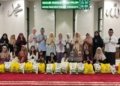 Lampung Post menggelar khataman Al Quran dan santunan anak yatim di Masjid Nursiah Daud Paloh (NDP), Lampung Post, Jumat, 13 Maret 2026.