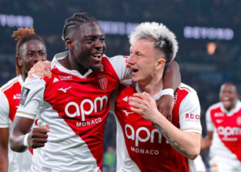 Selebrasi Aleksandr Golovin (kedua kanan)