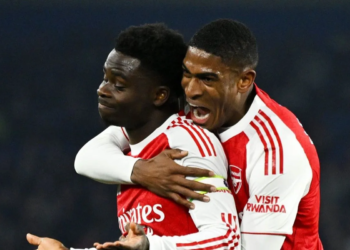 Selebrasi Bukayo Saka (kiri)