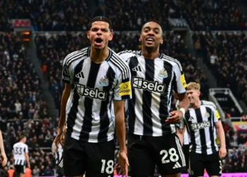 Selebrasi William Osula (kiri)