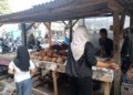 Jelang Lebaran, Tempat Penggilingan Kelapa di Pasar Bumi Daya Diserbu Warga