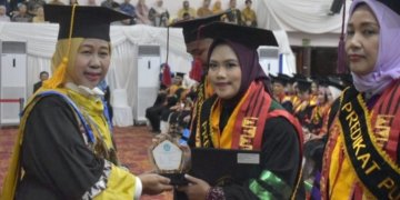 wisudawan muda