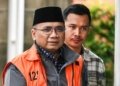 Tersangka kasus dugaan korupsi kuota haji dan penyelenggaraan ibadah haji Yaqut Cholil Qoumas (kiri) kembali ke rumah tahanan (rutan) KPK setelah menjalani tahanan rumah pada (19/3), Jakarta, Selasa (24/3/2026). ANTARA FOTO/Fakhri Hermansyah/agr/aa. (ANTARA FOTO/FAKHRI HERMANSYAH)