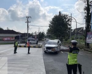 Arus Mudik 2026: Polisi Siaga di Exit Tol BHO Pesawaran Urai Kepadatan