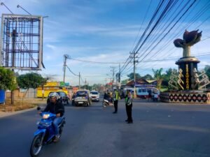 Puncak Arus Mudik 2026: Jalinbar Pesawaran Padat, Polisi Siaga di Tugu Coklat
