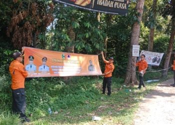 BPBD Tanggamus pasang banner himbauan di sejumlah titik rawan bencan. (dok BPBD)
