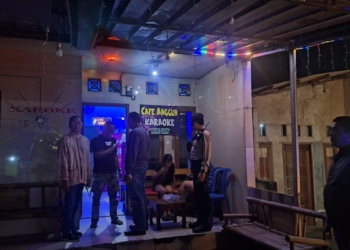 Dalam rangka menciptakan situasi kamtibmas yang aman dan kondusif selama bulan suci Ramadan, Polsek Panjang terus gencar melakukan razia minuman keras (miras) di sejumlah kafe karaoke di wilayah Kecamatan Panjang, Kota Bandar Lampung. Dok Polsek