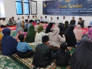 Ratusan Paket Sembako Dibagikan Untuk Kaum Duafa