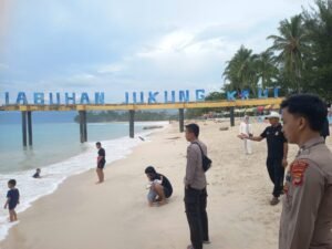 Intensifkan Monitoring di Pantai Labuhan Jukung Jamin Keamanan Wisatawan