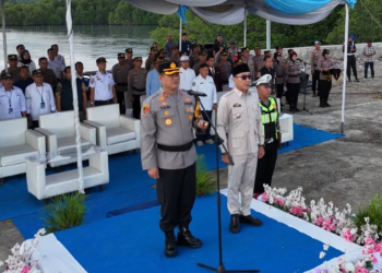 Kapolres Lampung Selatan AKBP Toni Kasmiri saat memimpin apel gelar pasukan operasi ketupat 2026. ANTARA/