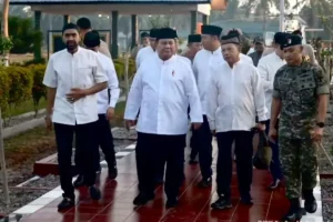 Presiden Prabowo Salat Idulfitri Bersama Penyintas Bencana di Aceh