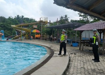 Polisi melakukan kegiatan pengamanan strategis, Minggu, 29 Maret 2026, di Wisata Waterboom Taman Bahagia, Kecamatan Menggala Timur. Dok Polisi