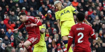 suasana laga liverpool vs tottenham hotspur