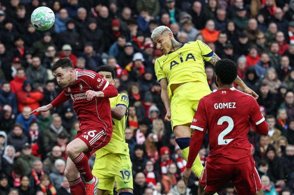 suasana laga liverpool vs tottenham hotspur