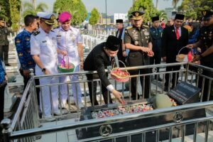 HUT Ke-62 Provinsi Lampung, Sekda Pimpin Upacara Tabur Bunga Pahlawan