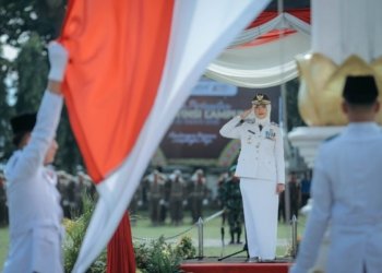 Wakil Gubernur Lampung, Jihan Nurlela, saat bertindak sebagai Inspektur Upacara Peringatan Hari Jadi ke-62 Provinsi Lampung di Lapangan Korpri, Bandar Lampung, Selasa (31/3/2026).