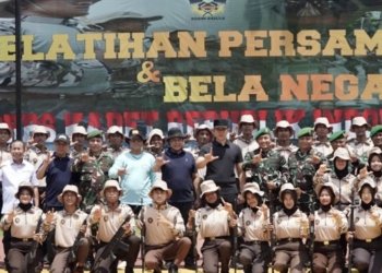 Bupati Egi saat membuka Pelatihan Persami dan Bela Negara Korps Kadet Republik Indonesia (KKRI) Gelombang IV Tahun 2026 di Lapangan Perikesit Makodim 0421/Lampung Selatan, Sabtu (4/4/2026).
