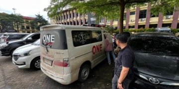 Ambulan yang digunakan pelaku, saat terparkir di Mapolda Lampung.Lampost.co/Asrul Septian Malik.