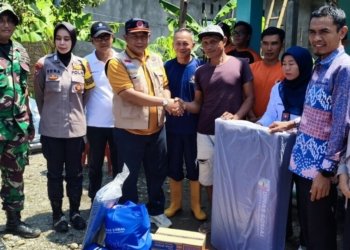Angin Puting Beliung Terjang Wonosobo Tanggamus, Wakil Bupati Salurkan Bantuan