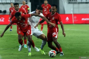 Kendala Kebugaran Hantui Laskar Kie Raha, Hendri Susilo Syukuri Satu Poin di Kandang Arema FC