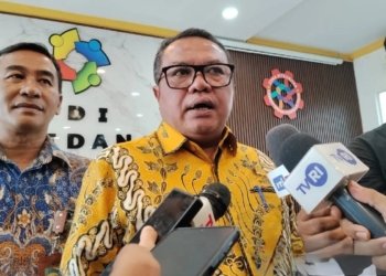 Wakil Ketua Komisi VII DPR RI Lamhot Sinaga memberikan keterangan di Medan, Sumatera Utara, Kamis (5/2/2026). ANTARA/M.Sahbainy Nasution
