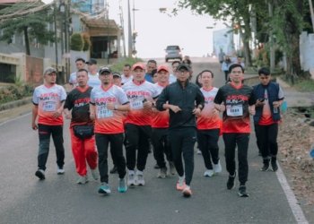 Gubernur Lampung Rahmat Mirzani Djausal mengajak masyarakat untuk menjadikan olahraga sebagai bagian dari gaya hidup sehari-hari. Hal tersebut tersampaikan dalam kegiatan Justice Run yang tergelar pada halaman Kantor Gubernur Lampung, Minggu, 5 April 2026. Dok ADPIM Lampung