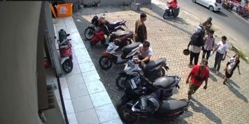 Layar tangkap cctv, usai korban menggagalkan aksi pencurian motor miliknya